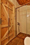 Tranquilla River Lodge - Adults Only