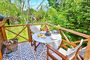 Tranquilla River Lodge - Adults Only