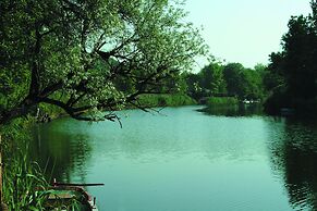 Tranquilla River Lodge - Adults Only