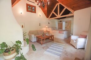 Tranquilla River Lodge - Adults Only