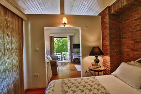 Tranquilla River Lodge - Adults Only