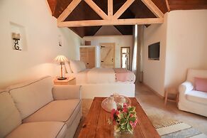 Tranquilla River Lodge - Adults Only