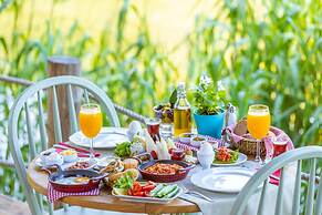 Tranquilla River Lodge - Adults Only