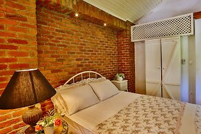 Tranquilla River Lodge - Adults Only