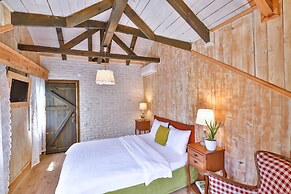 Tranquilla River Lodge - Adults Only