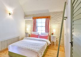 Tranquilla River Lodge - Adults Only