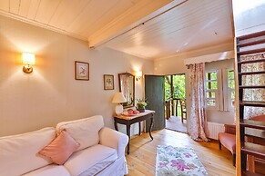 Tranquilla River Lodge - Adults Only