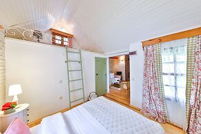 Tranquilla River Lodge - Adults Only