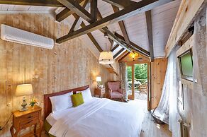 Tranquilla River Lodge - Adults Only