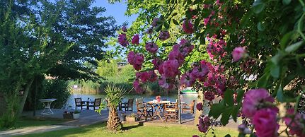 Tranquilla River Lodge - Adults Only