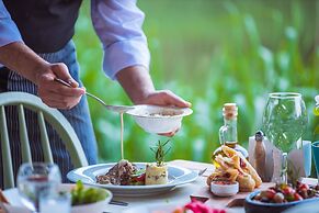 Tranquilla River Lodge - Adults Only