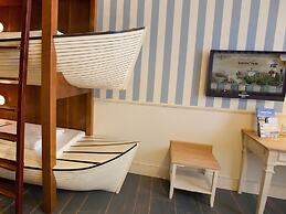 Europa-Park Freizeitpark & Erlebnis-Resort, Hotel Bell Rock