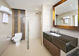 Altera Hotel and Residence