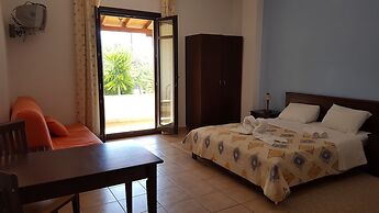 Palirria Hotel & Studios