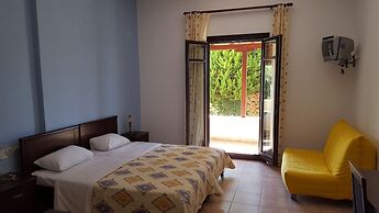 Palirria Hotel & Studios