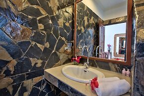 Crystal Bay Beach Resort