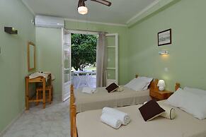 Damaskis Studios a Small Complex in Kassiopi