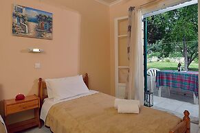 Damaskis Studios a Small Complex in Kassiopi