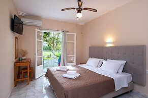 Damaskis Studios a Small Complex in Kassiopi