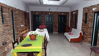 Damaskis Studios a Small Complex in Kassiopi