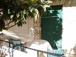 Damaskis Studios a Small Complex in Kassiopi