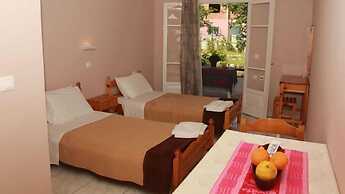 Damaskis Studios a Small Complex in Kassiopi