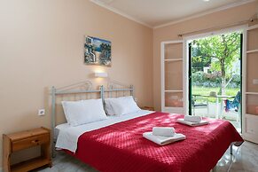 Damaskis Studios a Small Complex in Kassiopi