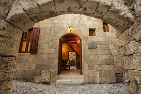 Camelot Traditional & Classic Hotel