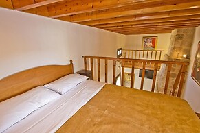 Camelot Traditional & Classic Hotel