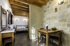 Camelot Traditional & Classic Hotel