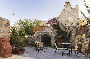 Camelot Traditional & Classic Hotel