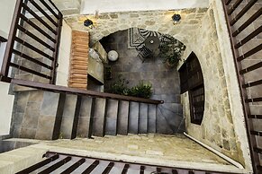 Camelot Traditional & Classic Hotel