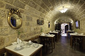 Camelot Traditional & Classic Hotel