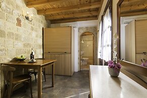 Camelot Traditional & Classic Hotel