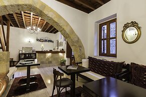 Camelot Traditional & Classic Hotel