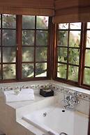 The Highlander Hotel