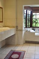 The Highlander Hotel