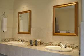 The Highlander Hotel