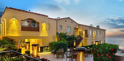 Pantai Inn