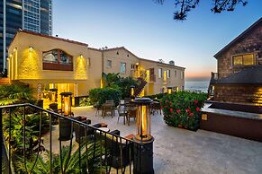 Pantai Inn