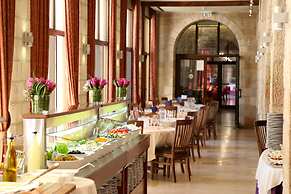 Notre Dame of Jerusalem Center