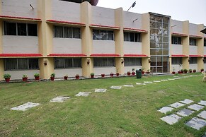 Hotel Sunset Inn Mount Abu with Swimming Pool