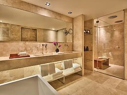Conservatorium Hotel