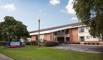 Federal City Inn & Suites