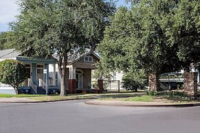 Federal City Inn & Suites