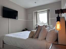 Glendevon Hotel