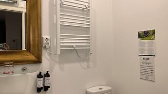 Casa do Bairro by Shiadu