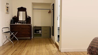 Casa do Bairro by Shiadu