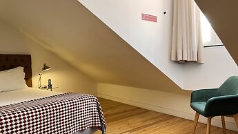 Casa do Bairro by Shiadu