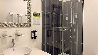 Casa do Bairro by Shiadu